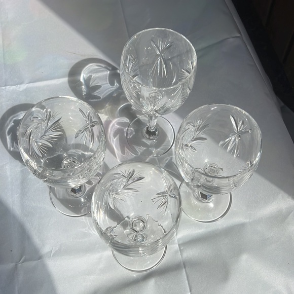 Set of 4 Vintage Crystal Wine Glasses Etched Glass - Picture 3 of 6